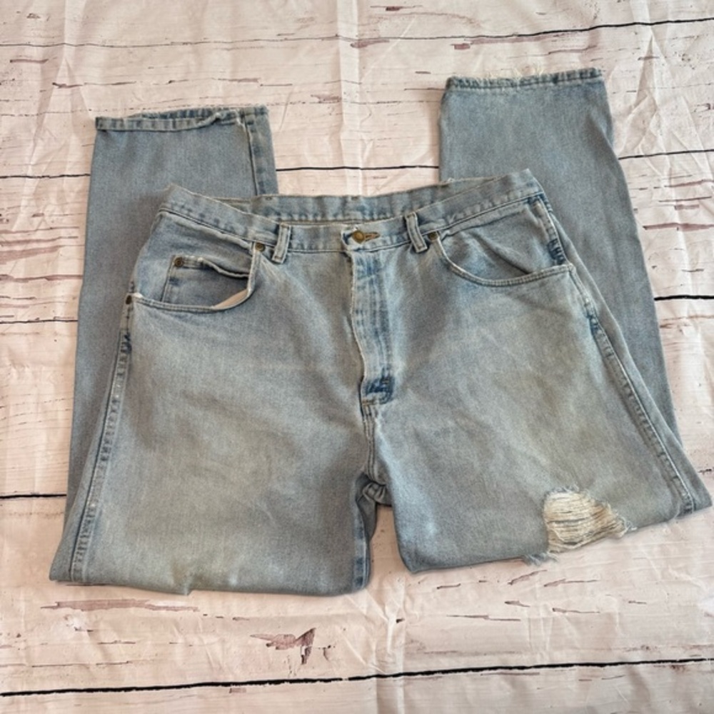 Wrangler Men’s Light Wash Distressed Jeans – Size 38x30 – Vintage Fit